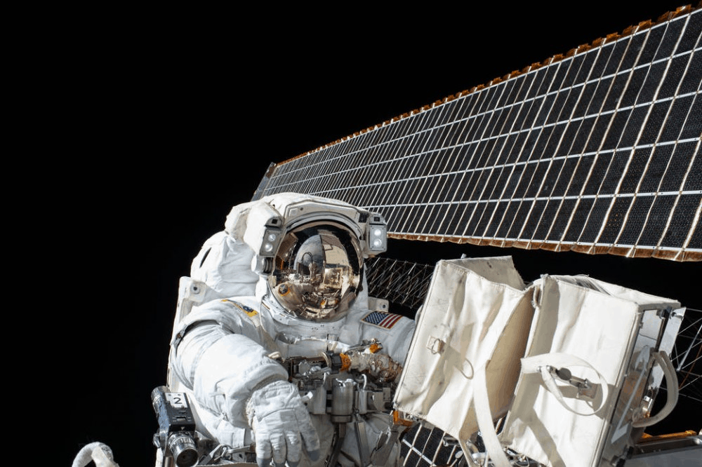 Astronaut in space need a III IV semiconductor solar panel